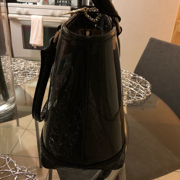 GUESS PURSE - Picture 7 of 7